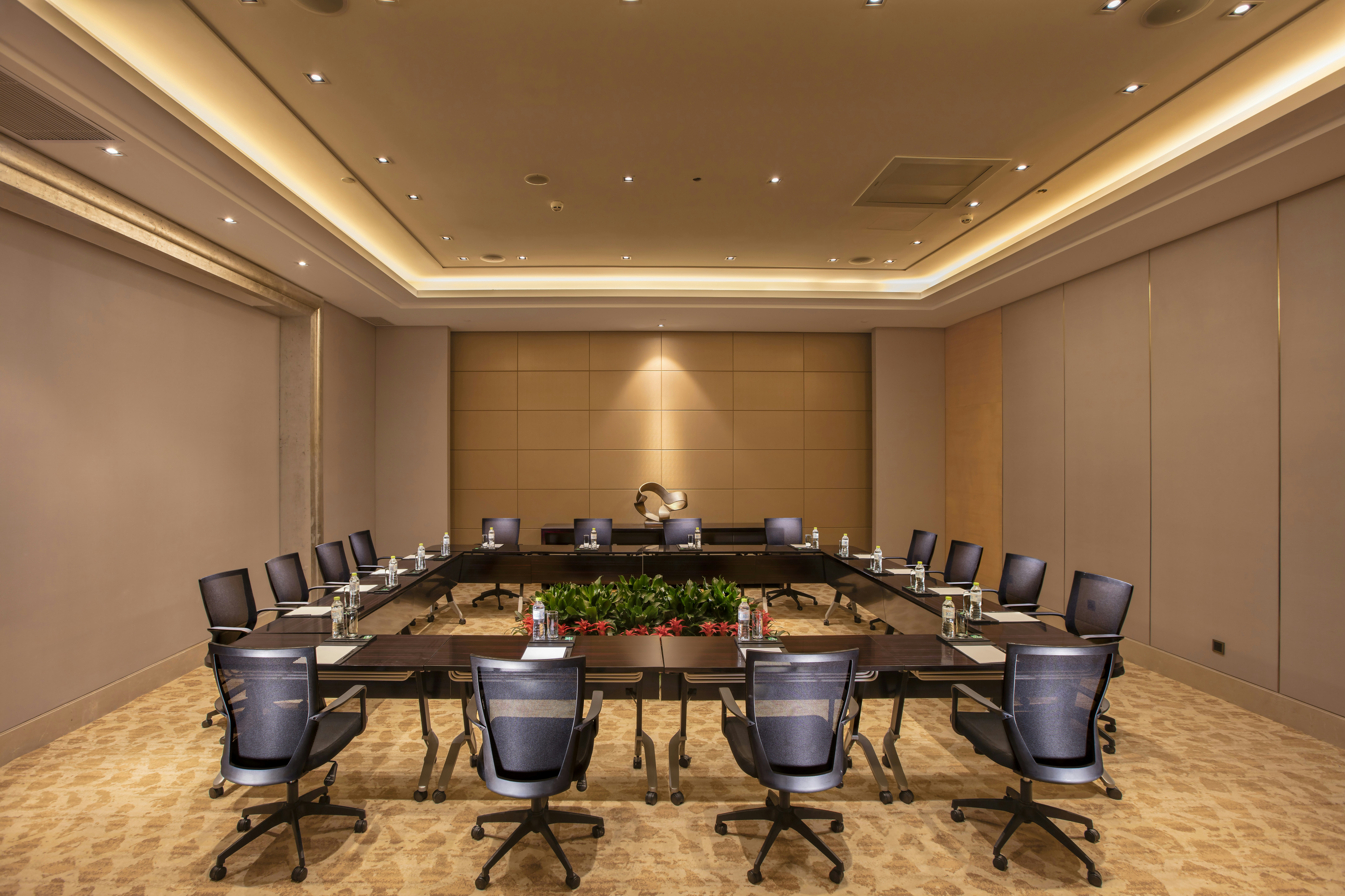 HILTON WUHAN RIVERSIDE 61/79