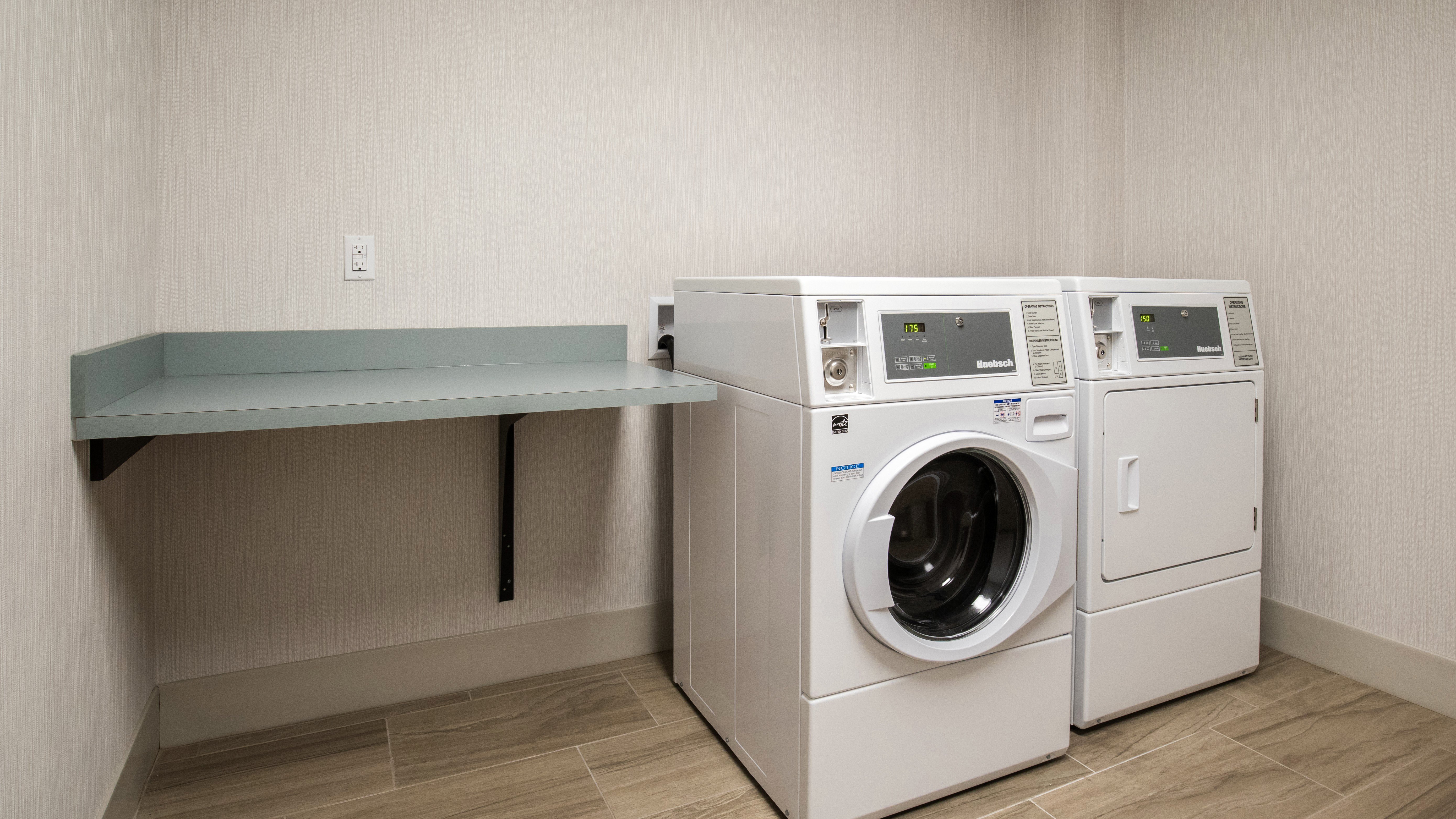 Holiday Inn Express Suites Racine 44/63