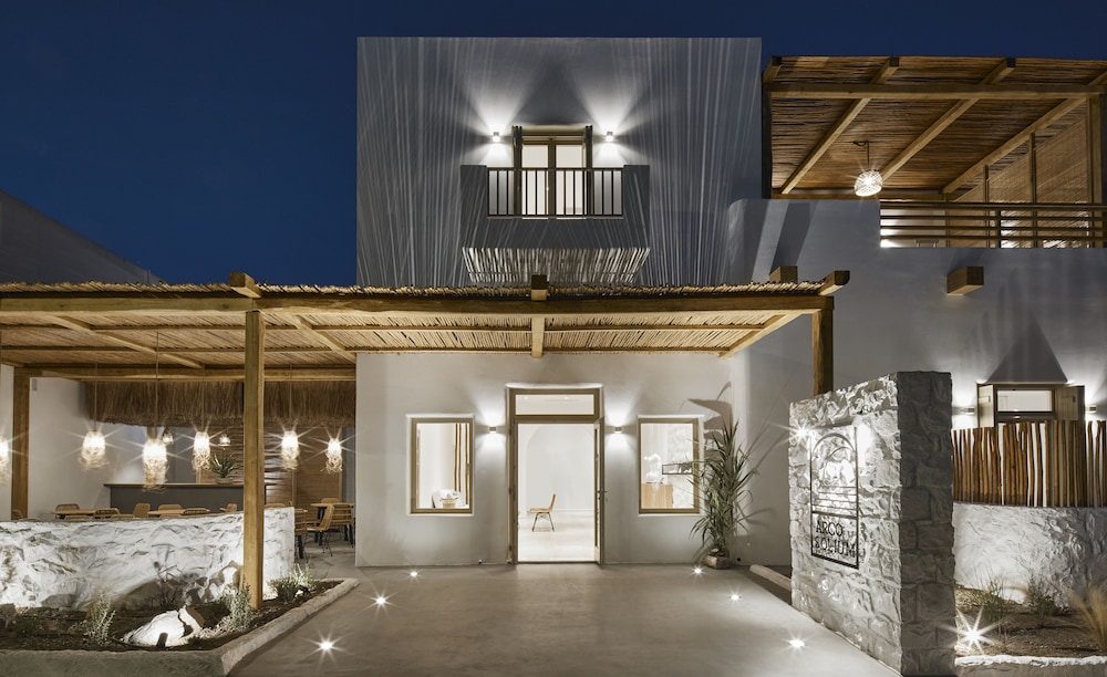 Arco Solium Suites 2/48