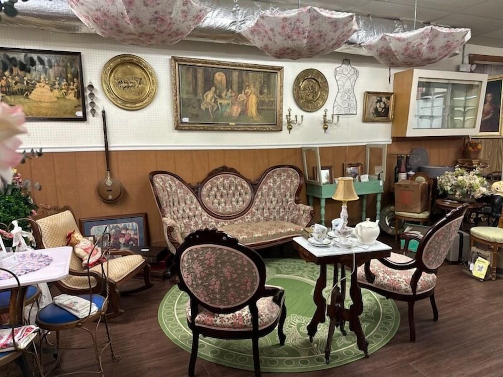 Mathis House, A Victorian Bed & Breakfast and Tea Room at 600 Main 29/50