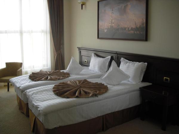 Room, Twin Beds