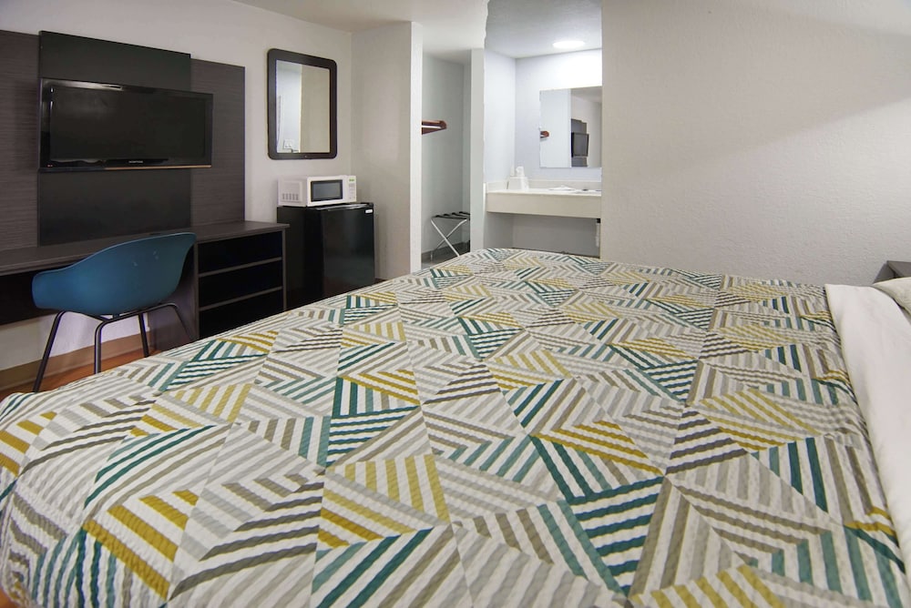 Motel6 Red Oak, TX - Dallas 24/37