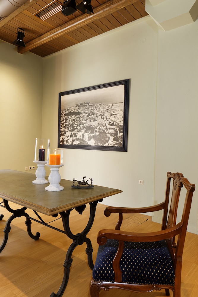 Ionia Suites 38/40