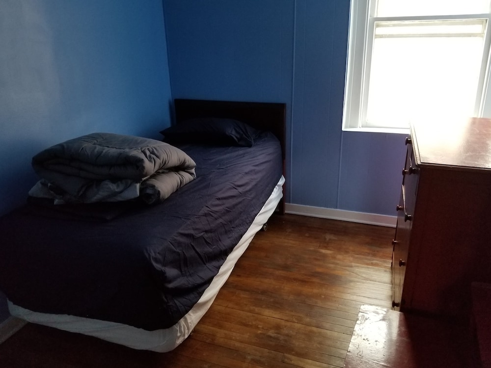 Hamtramck Hostel 15/33
