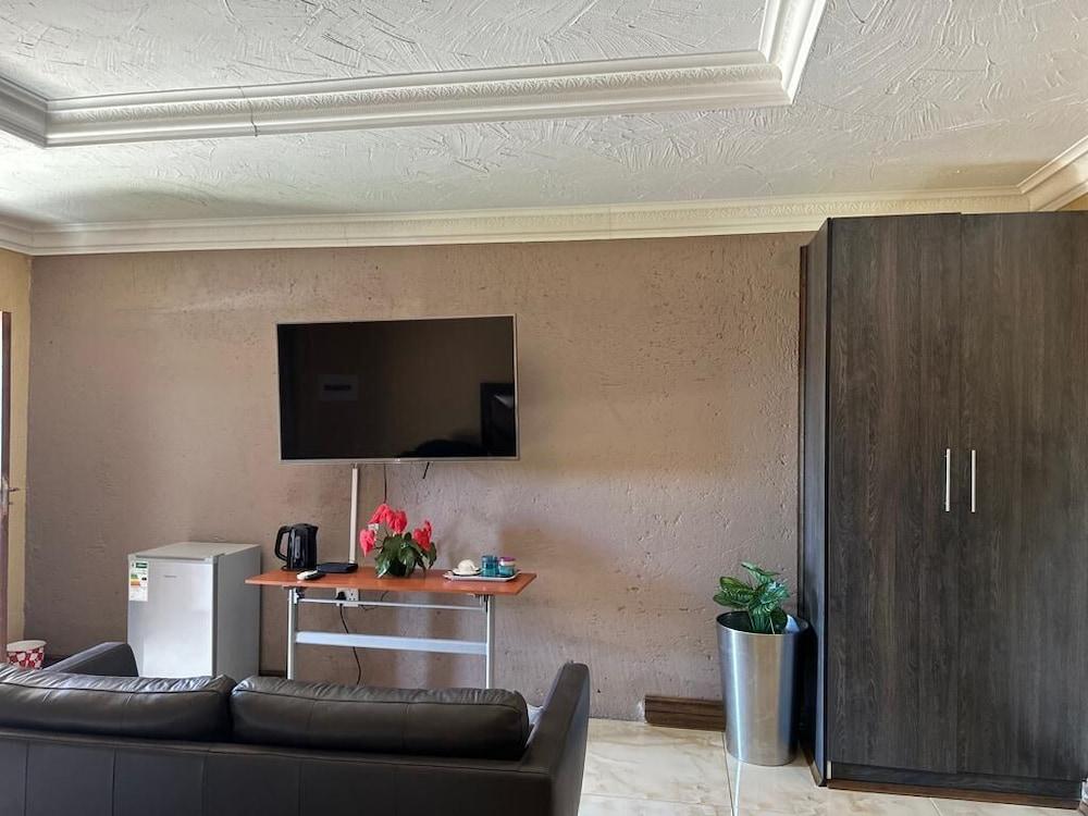 Ein Gedi Premier Lodge 4/33