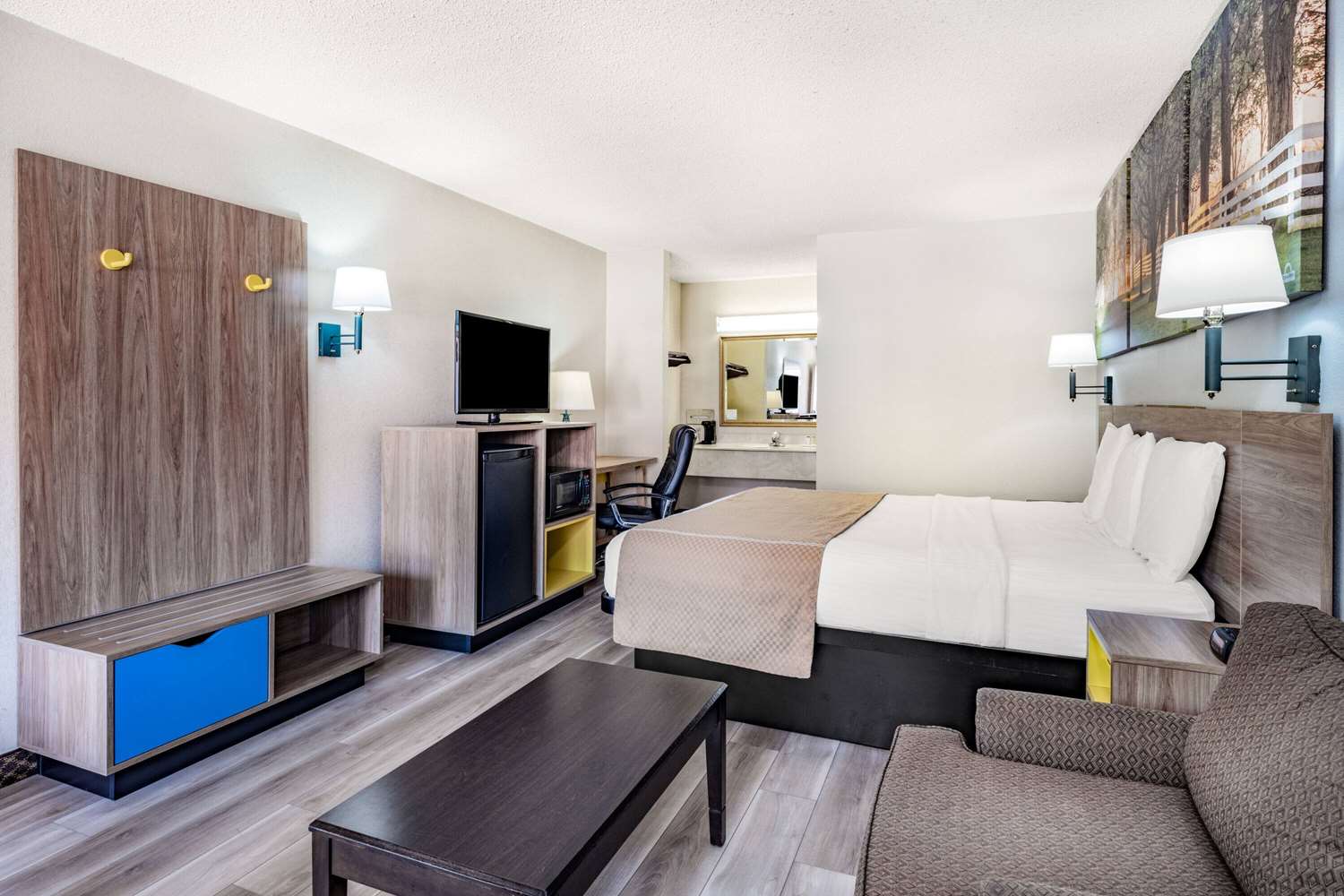 Days Inn By Wyndham Macon I-475 15/25
