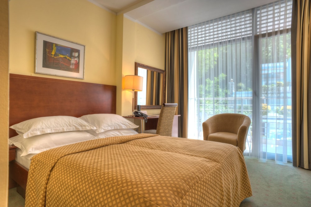 Hotel Rivijera 5/50