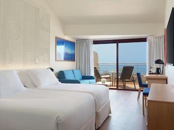 Superior, Single, 2 Double Beds, Sea View