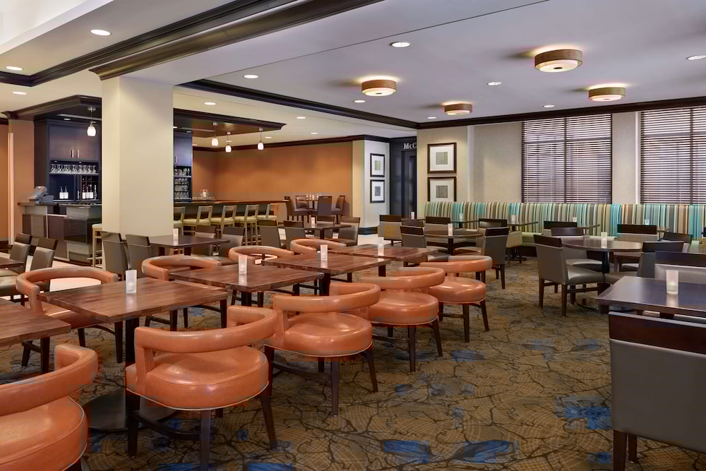 Hilton Garden Inn Toronto Airport West/Mississauga 24/38