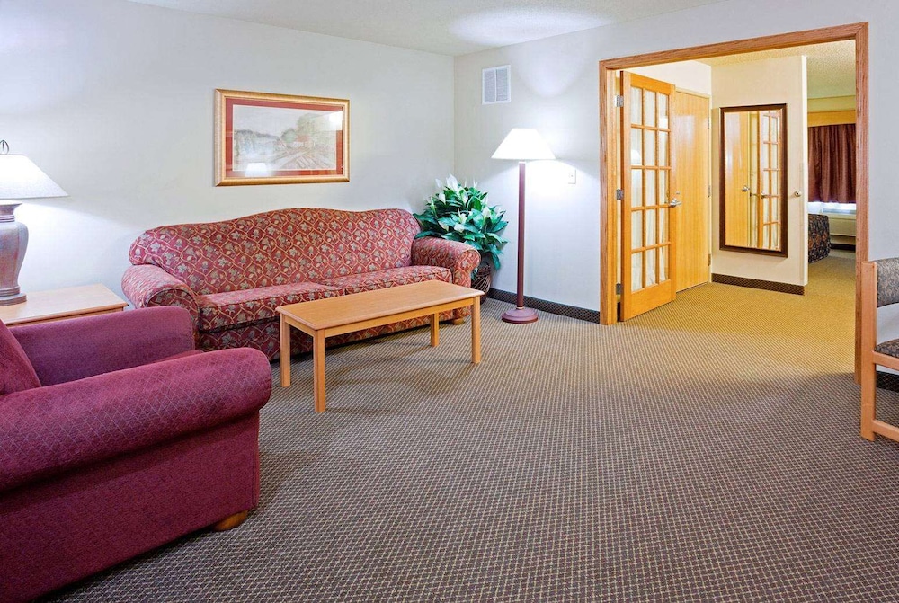 Northwoods Inn & Suites Blackduck 15/20