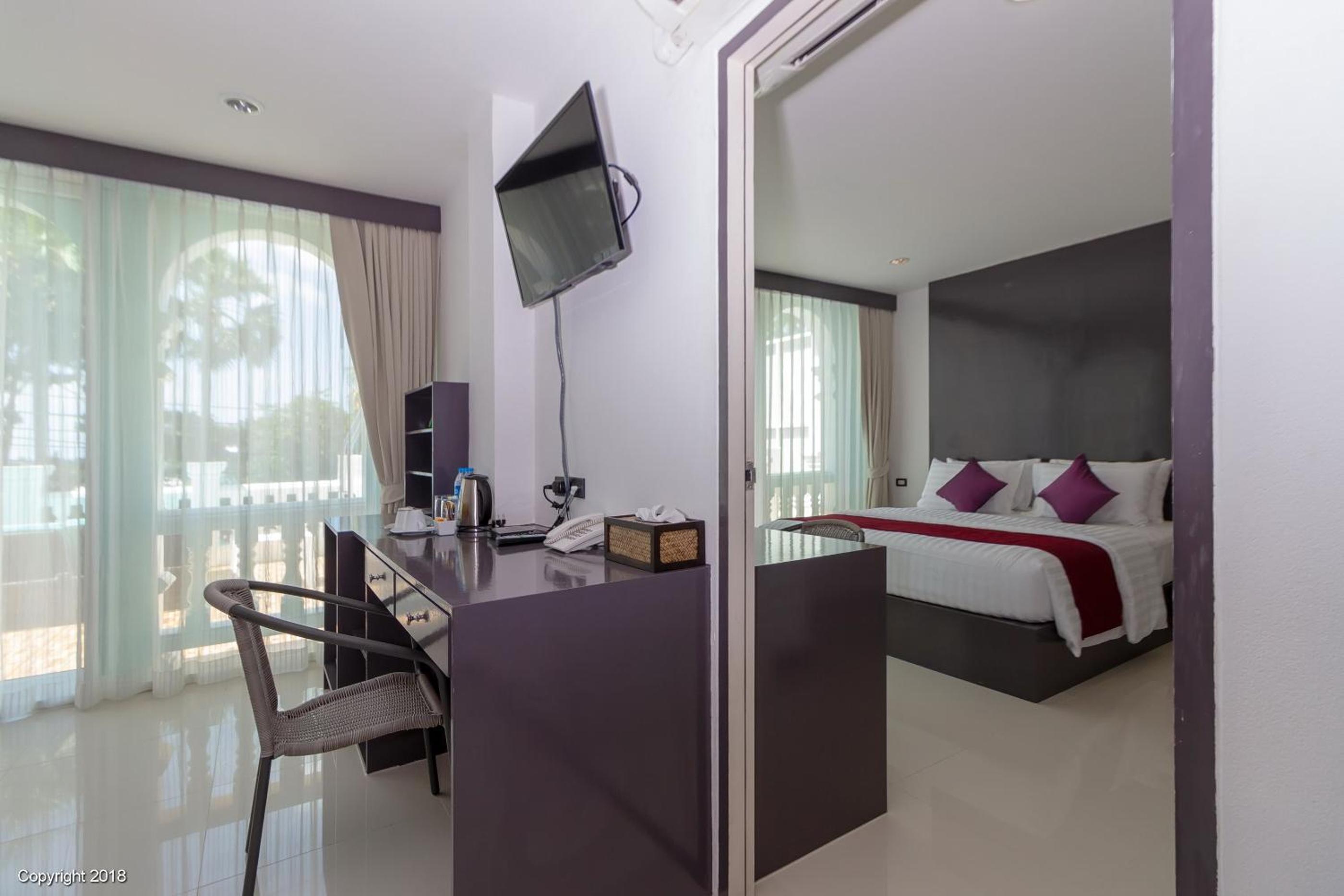 Suite, Private Pool, MODERN LIVING HOTEL 7/9