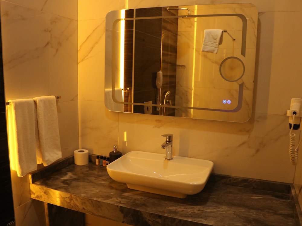 Isnova Hotel 31/32