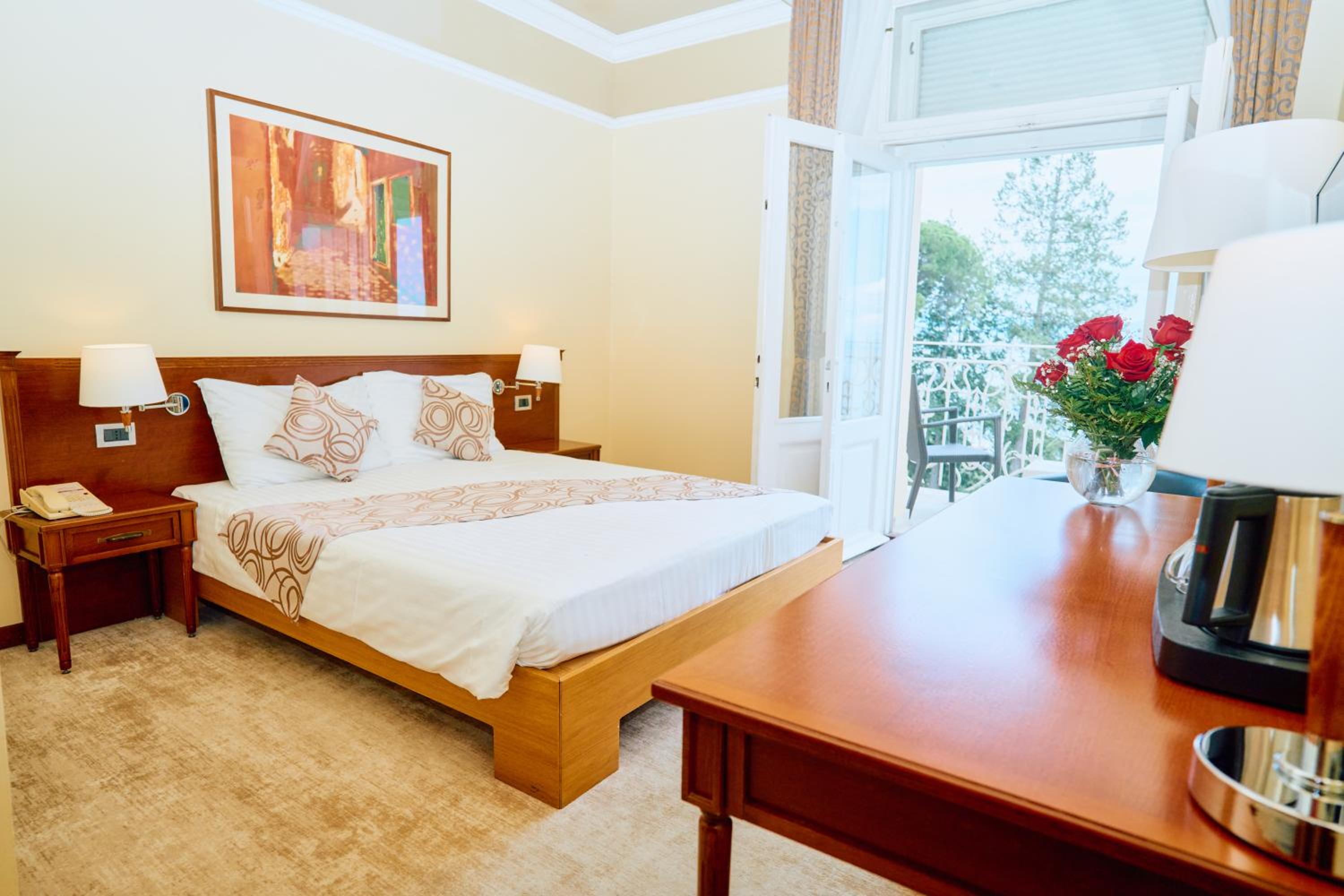 Deluxe, Twin Beds, Sea Side, Balcony