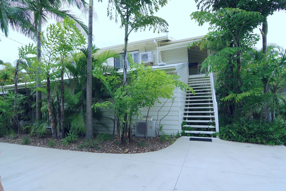 Debbie S Place 2/70
