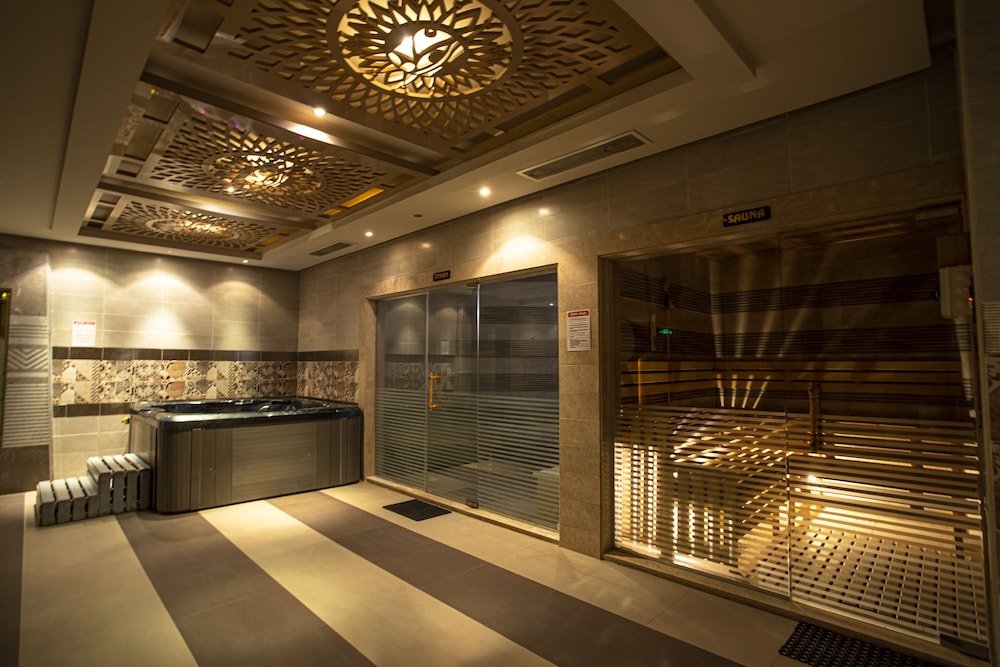 Amc Royal Hotel And Spa 36/68