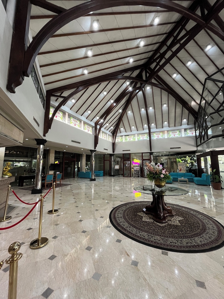 Lobby at HORISON BANDUNG HOTEL, BANDUNG