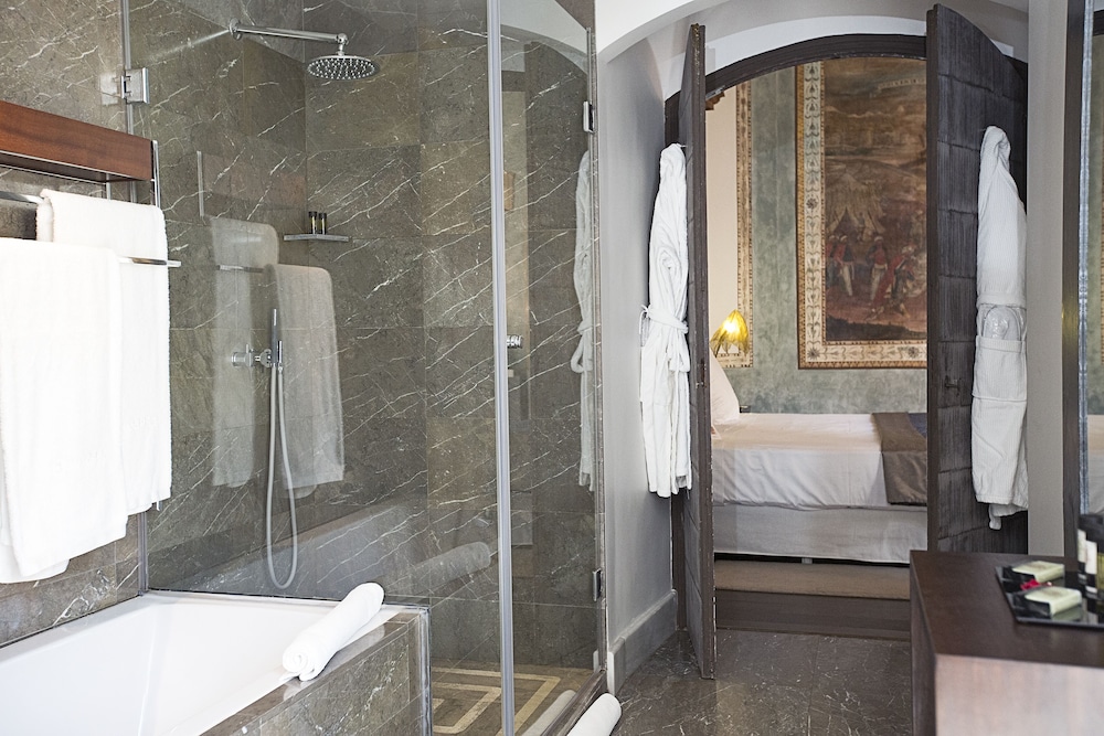 Hospes Palacio del Bailio 10/81