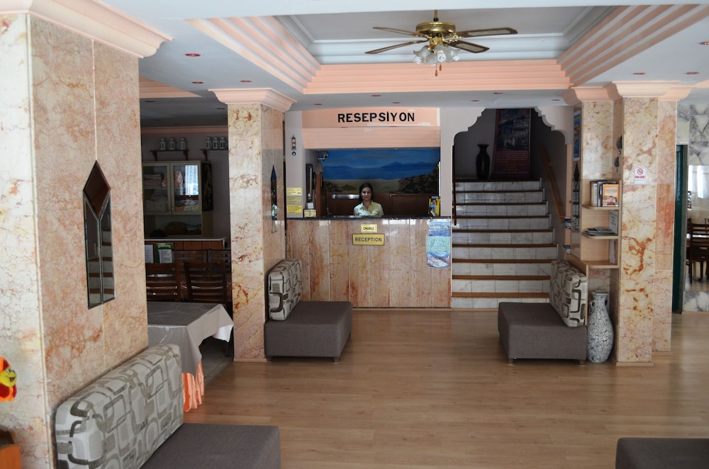 Megas Hotel 9/45