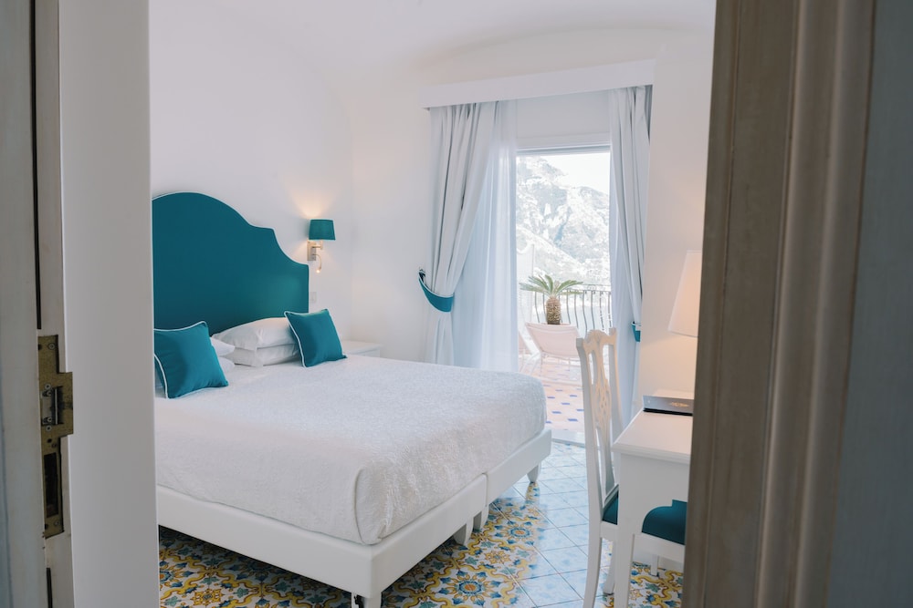 1 BEDROOM, PREMIUM, DOUBLE OR TWIN BED, SEA VIEW