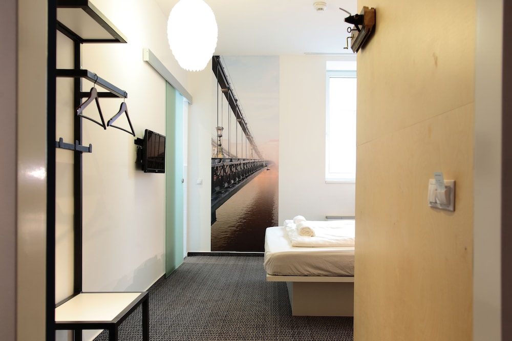 Maverick City Lodge Hostel 25/60