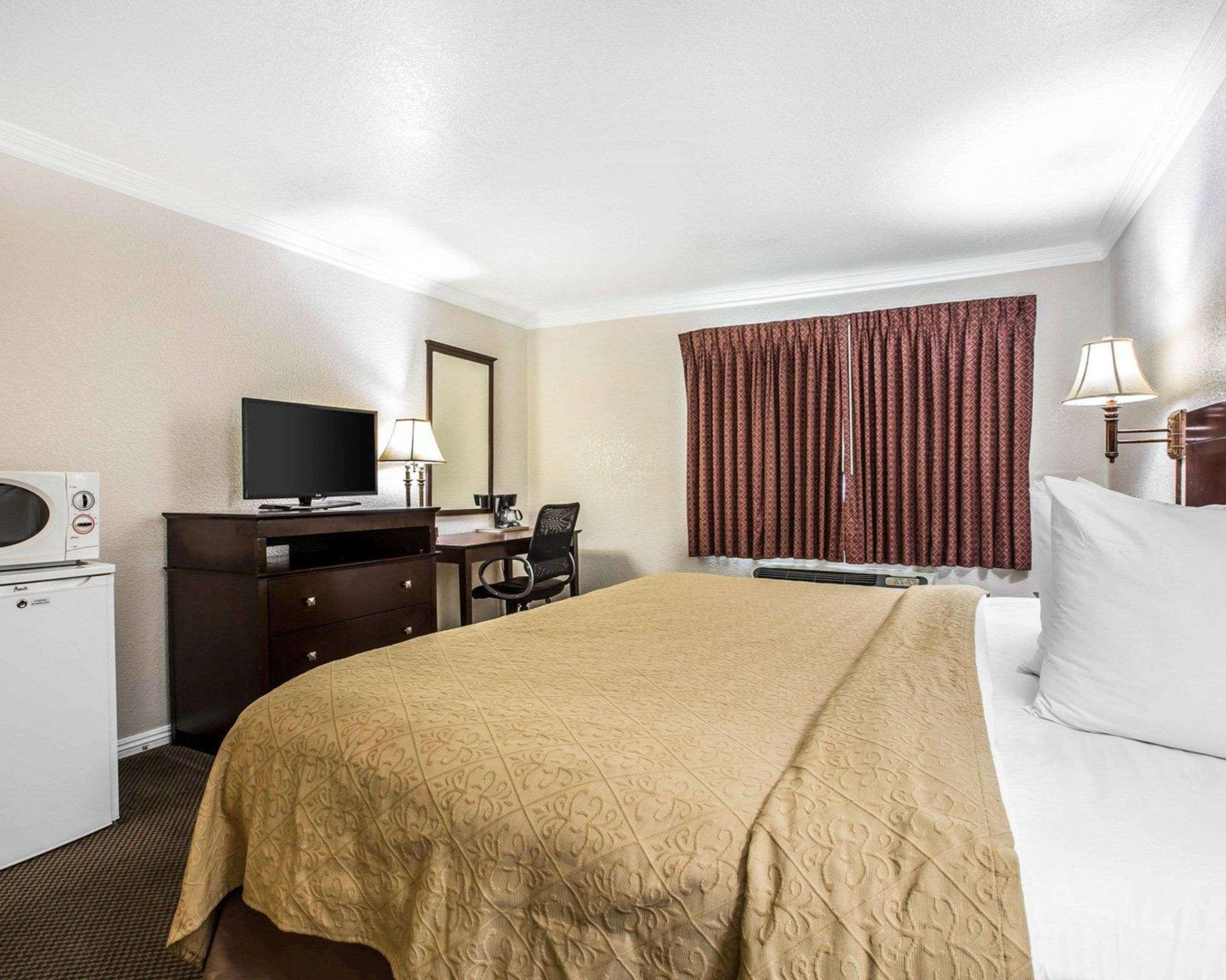 Quality Inn & Suites Thousand Oaks 15/38