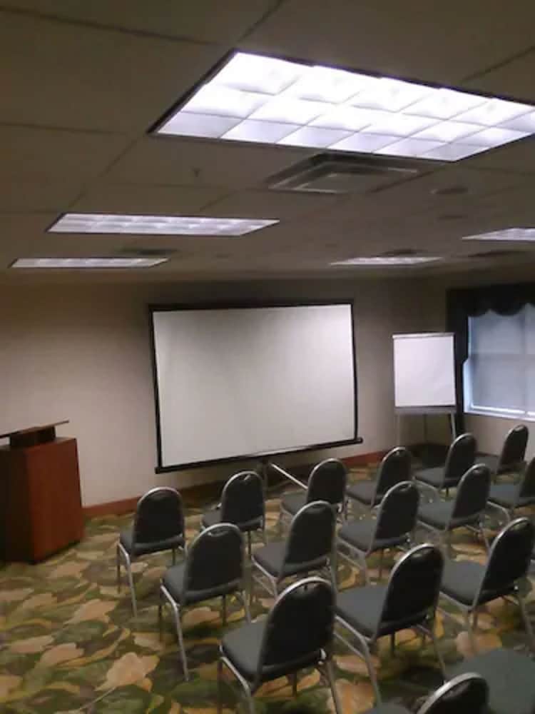 Allure Suites of Fort Myers 20/27