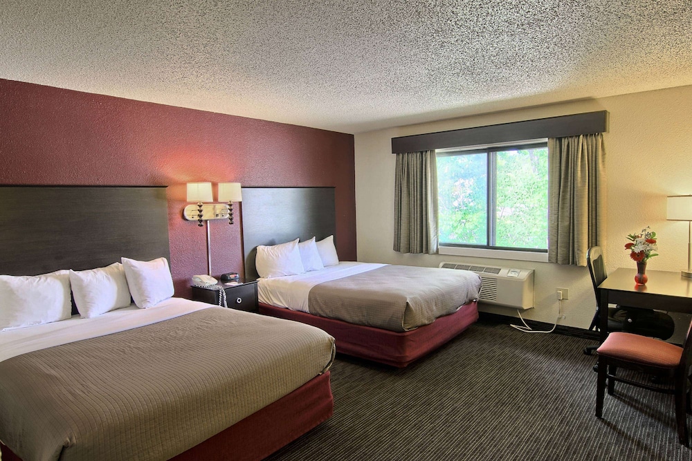 Blossom Hotel & Suites Traverse City 21/64