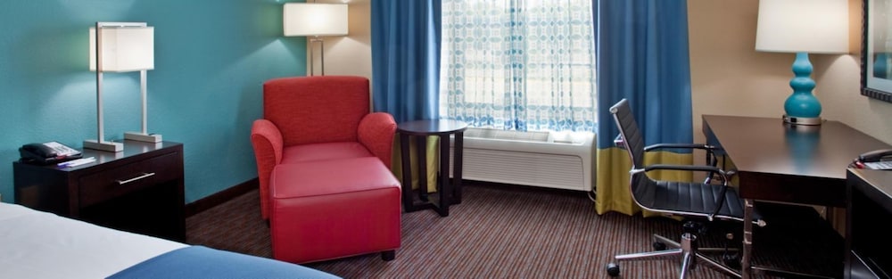 Holiday Inn Express Suites North Kansas City Ex Quality Inn Suites 26/52