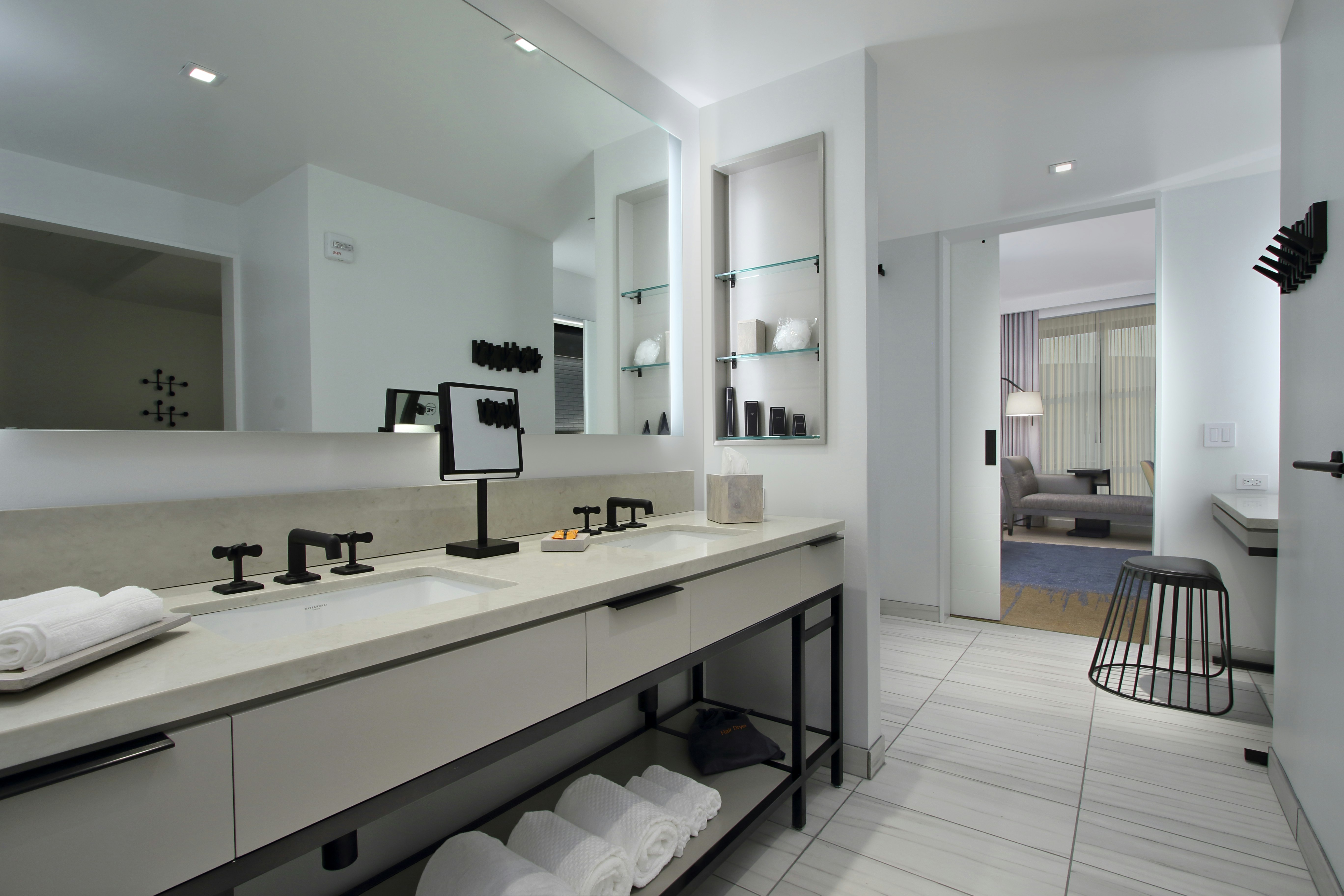 1 BEDROOM, SUITE, KING BED