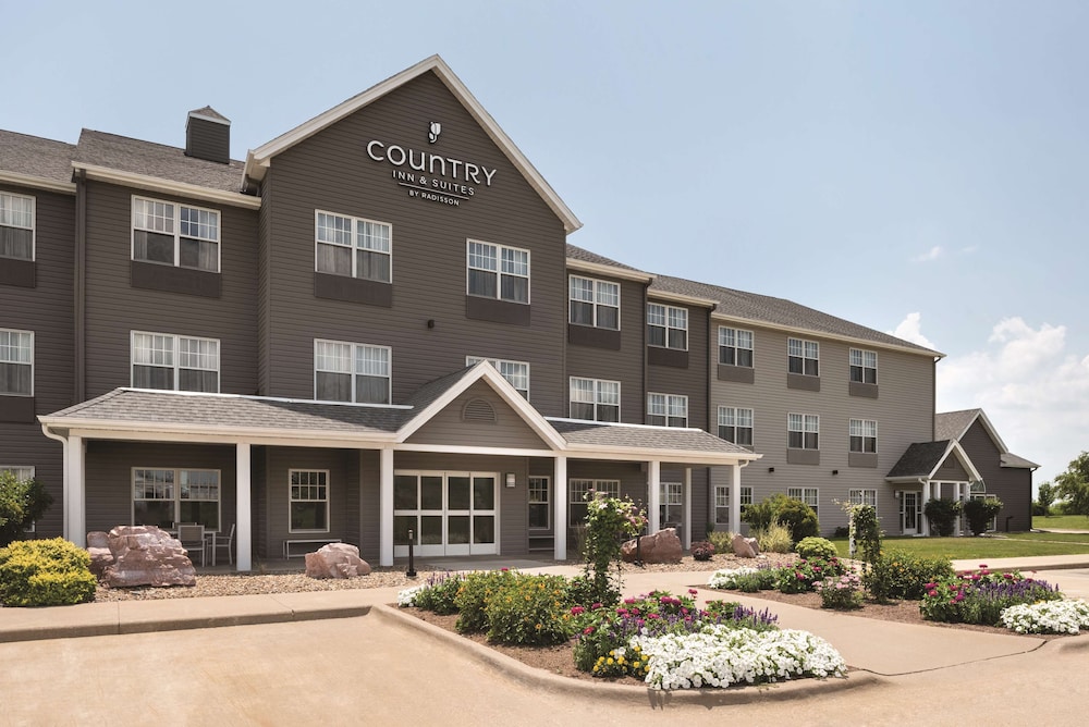 Country Inn & Suites by Radisson, Pella, IA 1/30
