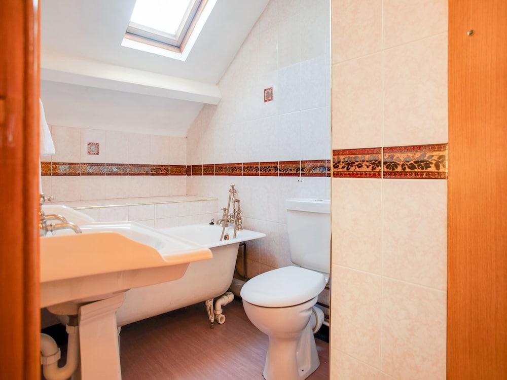 Rowers Hotel 45/48