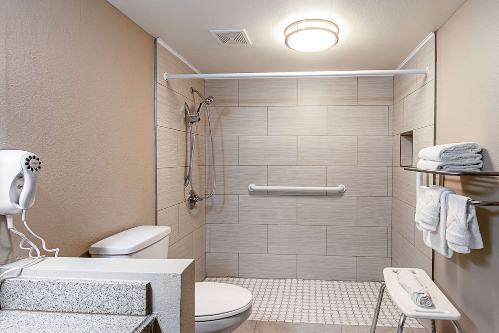 Econo Lodge Kingsville 15/16