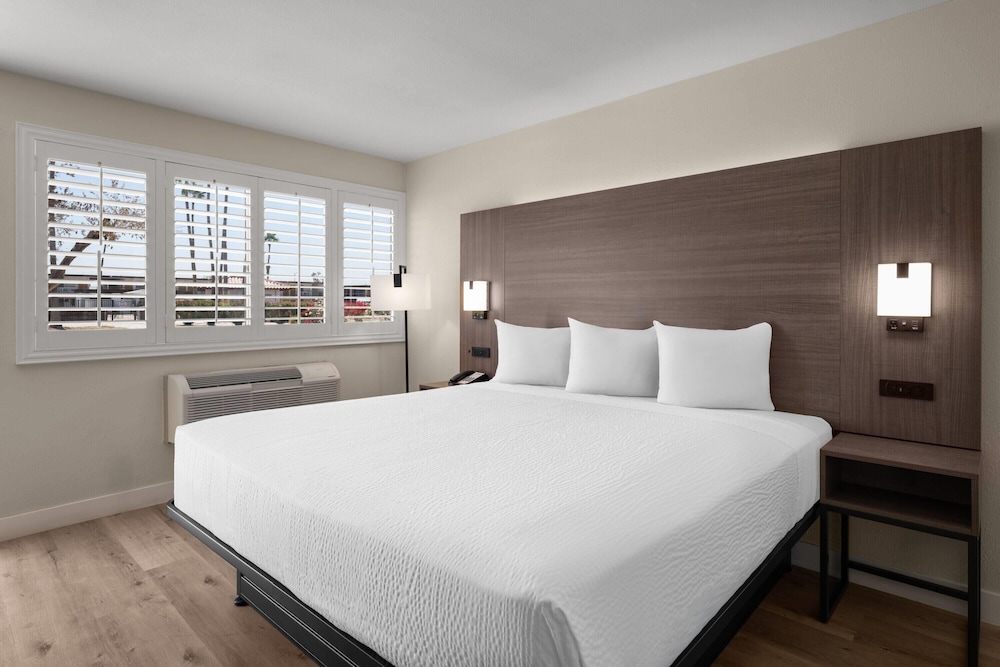 Travelodge by Wyndham Imperial/El Centro 16/48