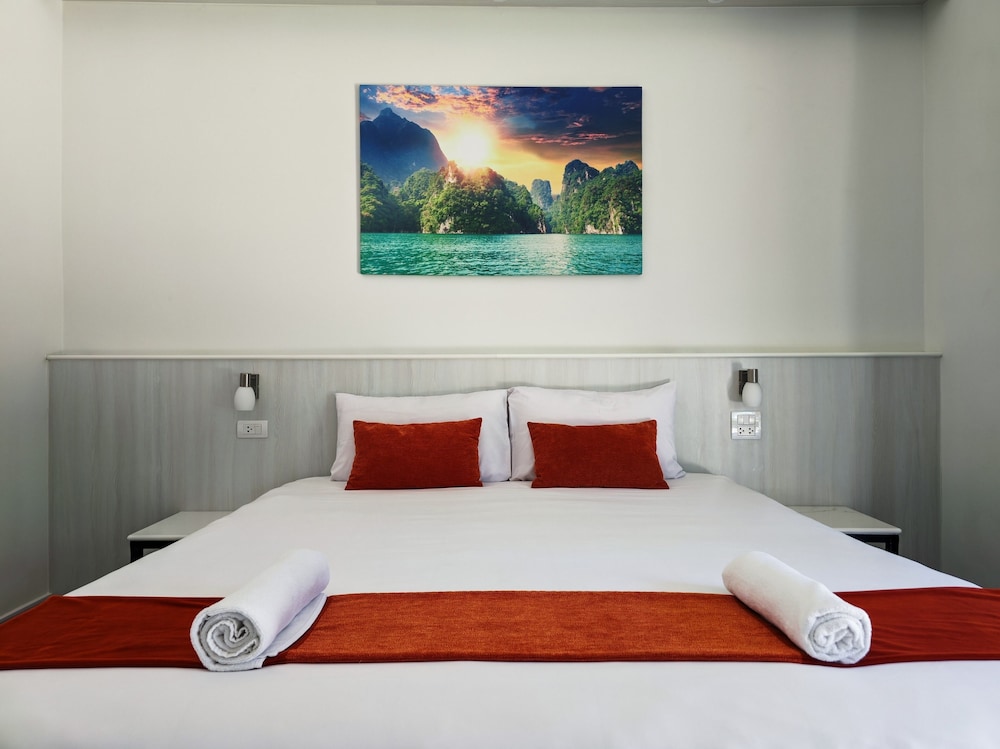 Phuket Airport Hotel 21/74