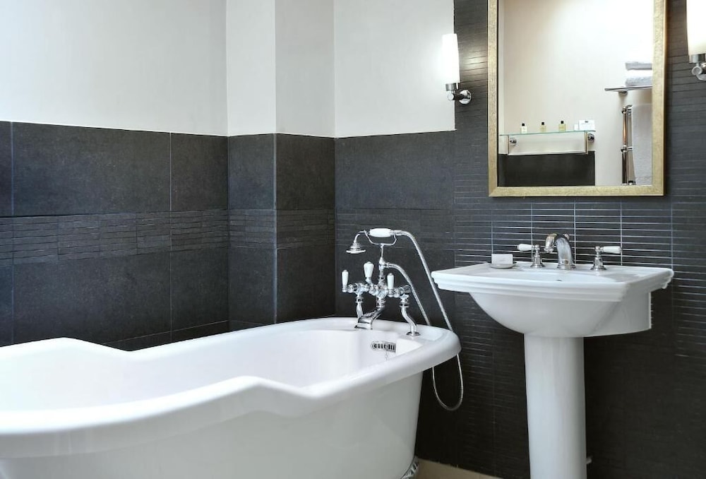 St. Elizabeth's House Hotel 29/32