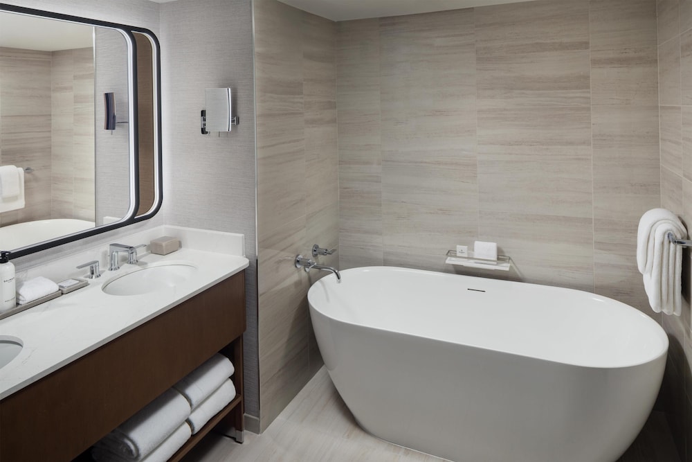Grand Hyatt DFW 60/64