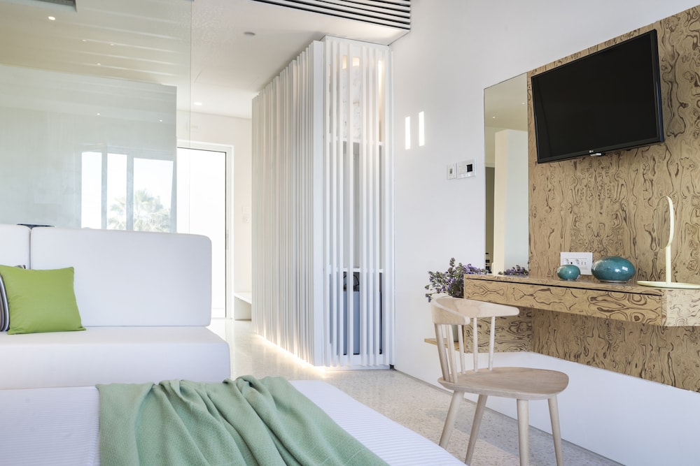 Mykonos Dove Beachfront Hotel 61/73