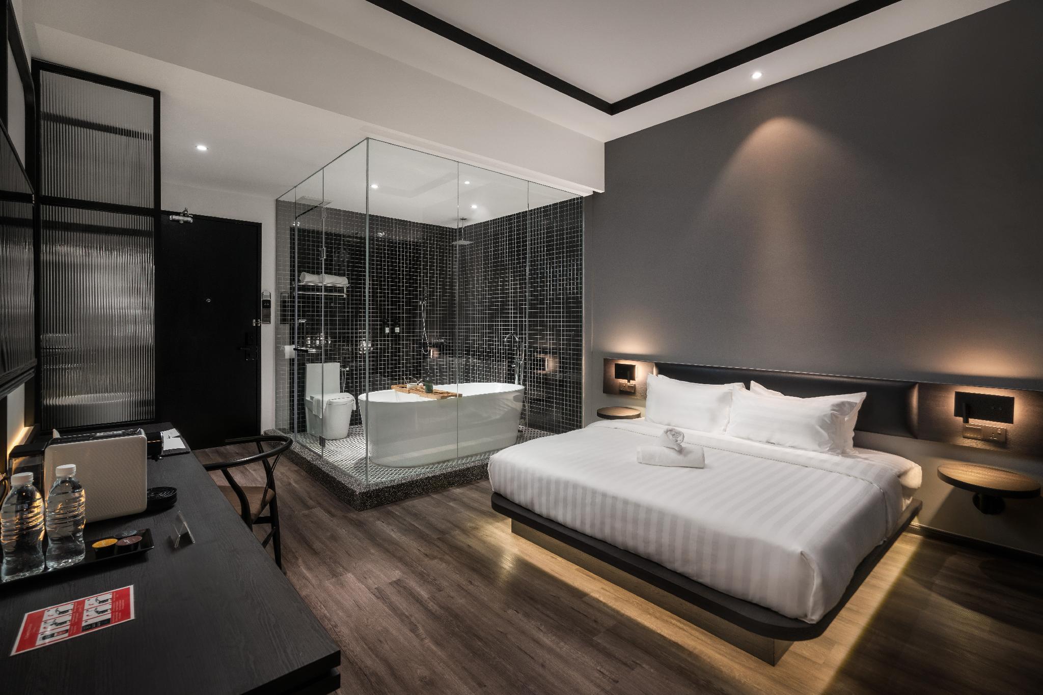 Deluxe, Double Bed, Bathtub