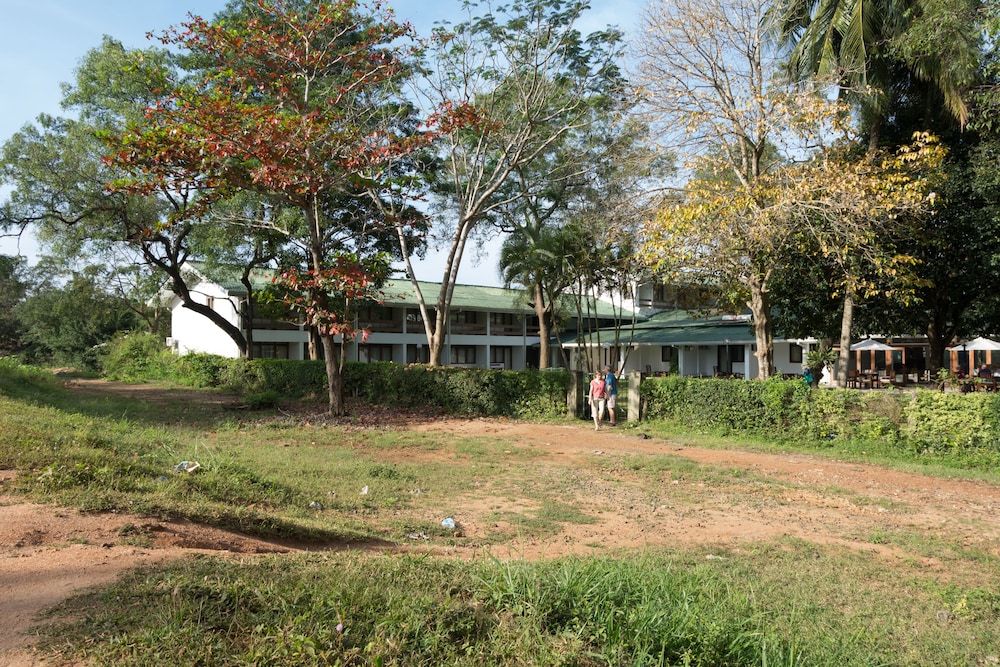 The Lakeside Hotel At Nuwarawewa 40/50