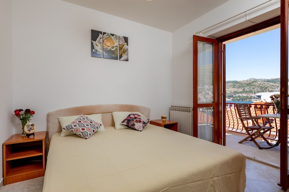 VILLA VALJALO 6/50