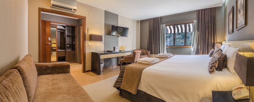 Your Hotel And Spa 10/34