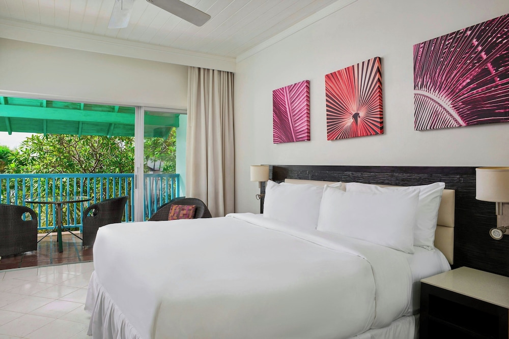Crystal Cove by Elegant Hotels - All-Inclusive 18/50