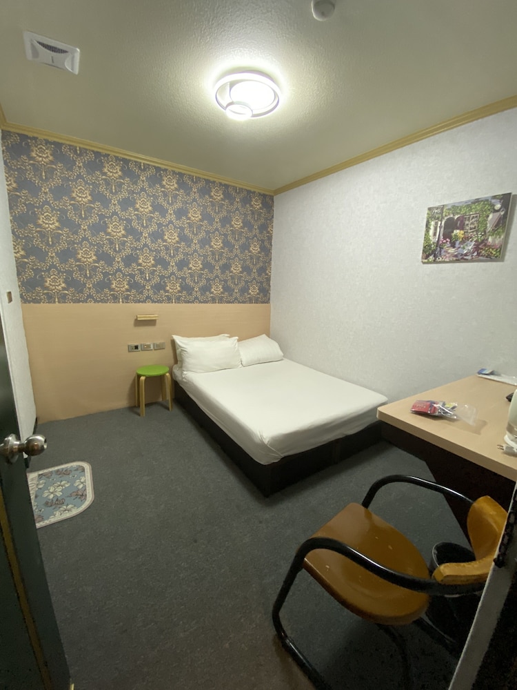 Rich Zone Hotel 15/30