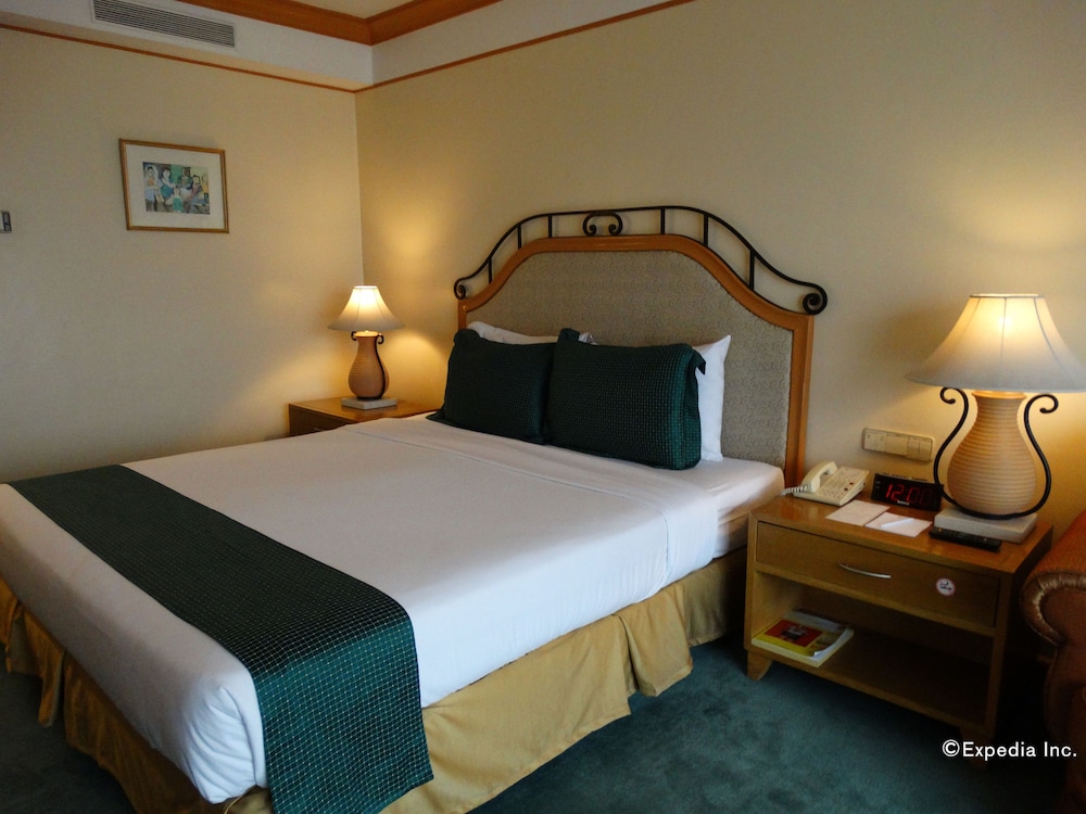 Century Park Hotel 26/76