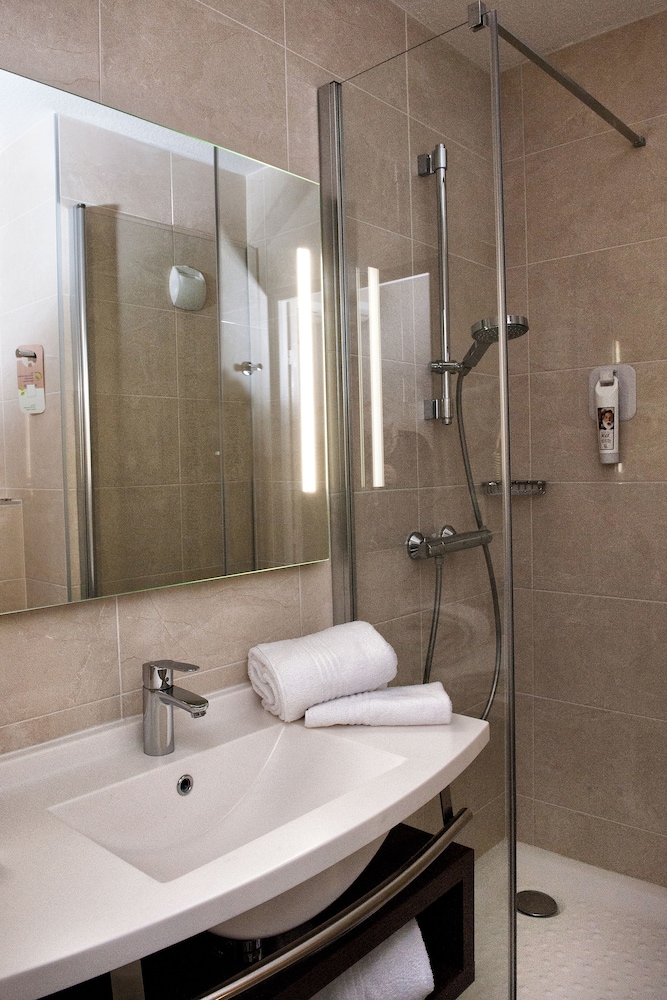 Ibis Styles Rouen Nord Barentin (Ex Ibis) 73/74