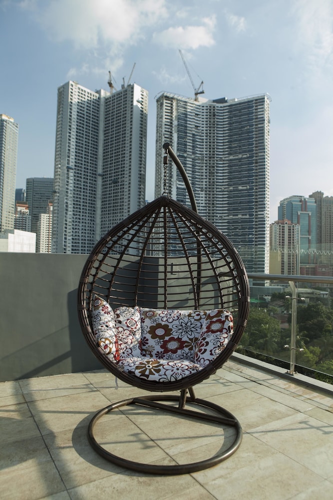 Ramada Encore by Wyndham Makati 49/50