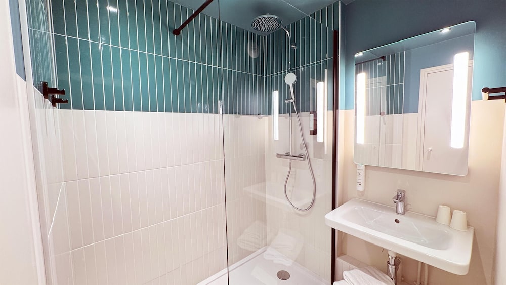 Kyriad Prestige Compiegne 65/65