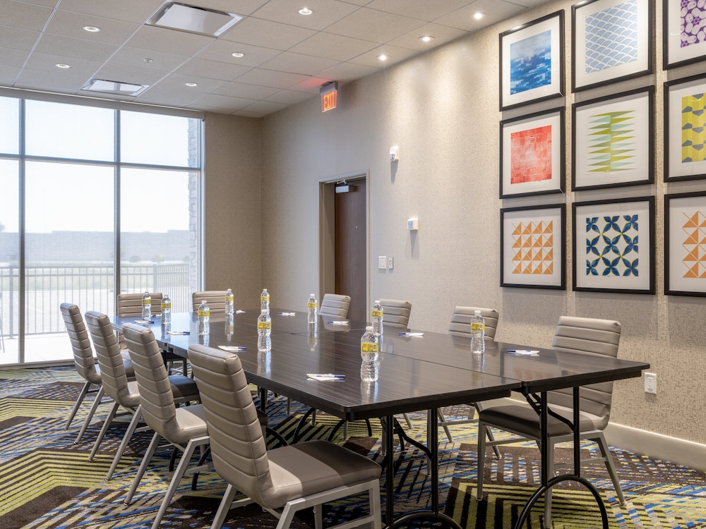 Holiday Inn Express and Suites Watertown 65/74
