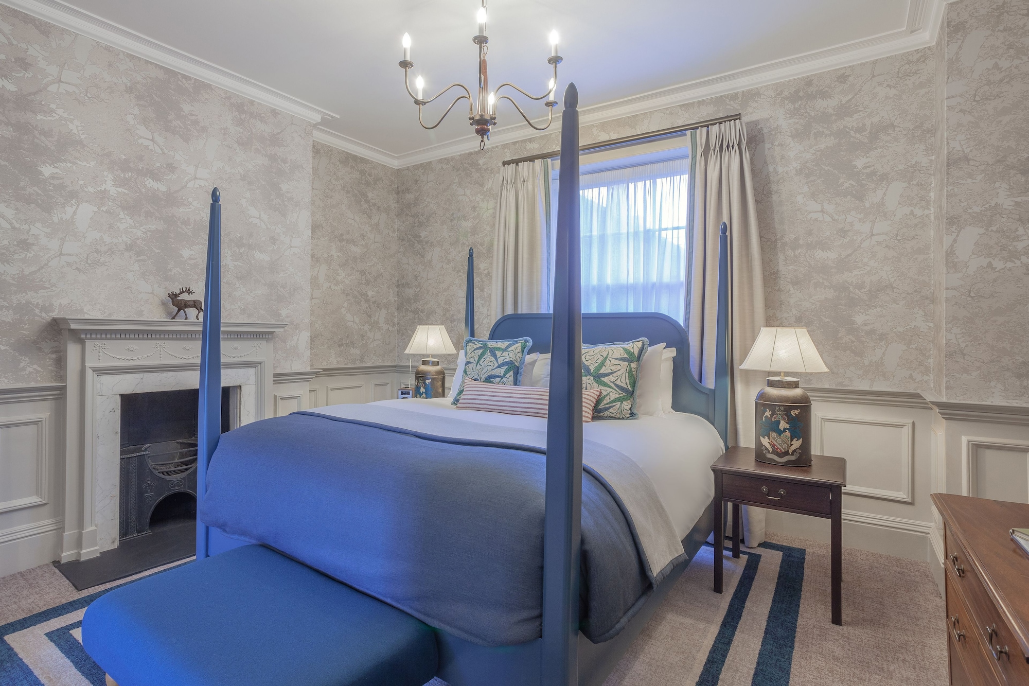 GEORGIAN, SUITE