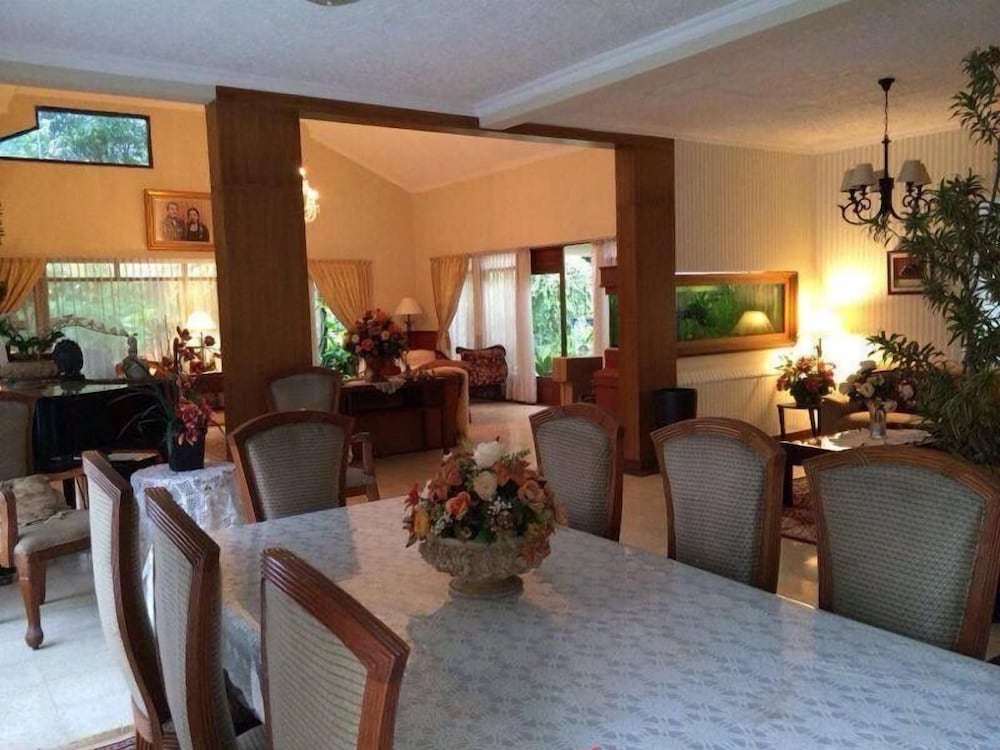 The Garden Family Guest House 46/50